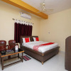 Отель OYO 16821 Hotel Senapati Palace, фото 4
