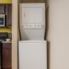 Отель 1 & 2 BR Apts w/ Gym, WiFi & Laundry by Frontdesk, фото 14