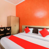 Отель OYO 71136 Westend Suites, фото 1