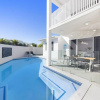 Отель Waves Beach House, фото 1