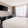 Отель Comfort Inn & Suites, фото 2