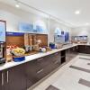 Отель Holiday Inn Express and Suites FAYETTEVILLE, фото 16