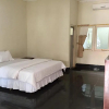 Отель OYO 3915 Hotel Remaja Pacitan, фото 11