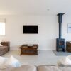 Отель 4BR Beach House Sleeps 10 - 5 Mins Walk to the Sea, фото 7