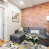 Отель Designed 1BR Apartment 2, фото 5