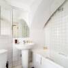 Отель Beautiful Home in Chelsea Embankment, 3 Guests, фото 8