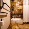 Отель Elk Country Inn, фото 9