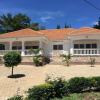 Отель Muyenga Vacation Home, фото 1