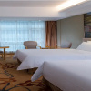 Отель Vienna International Hotel Haikou East High Speed Railway Station, фото 3