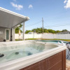 Отель Sapphire House- Pool Hot Tub Great for Groups, фото 21