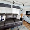 Отель 2 Story Houseboat Seeking a Captain Fishpets Ok, фото 12