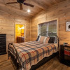 Отель Creekside Manor Too 2 Bedroom Cabin by Redawning, фото 19