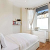 Отель Cosy 2bed Skylight Apt W/patio in Clapham Junction, фото 3