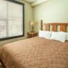 Отель Panorama Mountain Resort - Toby Creek Horsethief Condos, фото 2