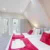 Отель Crown Place 2 & 3 Bedroom Luxury Apts. with Parking in Shepperton, фото 10