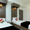 Отель Capital O 28615 Hotel Crossroad, фото 16