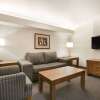 Отель Days Inn by Wyndham Calgary Airport, фото 4