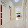 Отель OYO 90173 Innapp Tenggilis Family Residence, фото 2