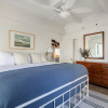 Отель Sandpiper by Avantstay Gorgeous Beachside Home w/ Spacious Yard & Chic Design, фото 17