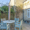 Отель Jasmine Cottage-2BD in Heart of Bourton, фото 19
