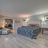 Отель Idyllic Suttons Bay Home, Direct Water Access, фото 18
