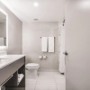 Отель Holiday Inn Express & Suites Toronto Airport South, an IHG Hotel, фото 18