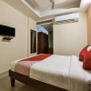 Отель OYO 16061 Hotel Holly Hock, фото 7