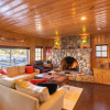 Отель Shoreline Lakehouse by Avantstay Majestic Lakefront Cabin w/ Hot Tub & Fire Pit!, фото 37