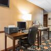 Отель Comfort Suites Madison West, фото 28