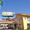 Отель La Quinta Inn by Wyndham San Antonio I-35 N at Rittiman Rd в Сан-Антонио