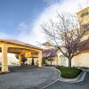 Отель La Quinta Inn & Suites by Wyndham Colorado Springs South AP в Колорадо-Спрингсе