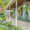 Отель Amorosa Cottage 3 Bedroom Home by RedAwning, фото 15