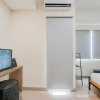 Отель Homey And Modern Studio Apartment B Residence, фото 8