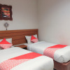 Отель OYO 717 Hotel Dharma Utama Syariah, фото 5