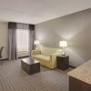 Отель La Quinta Inn & Suites by Wyndham Detroit Metro Airport, фото 6