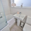 Отель Modern 3-Bed House with Parking - Sleeps 7!, фото 9