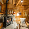 Отель 17MBR - Log Cabin - BBQ - Pets Ok - WiFi - Sleeps 8, фото 2