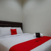 Отель RedDoorz Syariah near Alun Alun Kebumen, фото 15