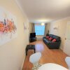 Отель Friars Walk 2 with 2 bedrooms, 2 bathrooms, fast Wi-Fi and private parking, фото 2