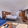 Отель Holiday Inn Express Hotel & Suites Springfield, фото 3
