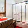 Отель Black Bear Lodge - 5 Bedrooms Home, фото 9