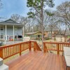 Отель Waterfront Texas Escape w/ Luxury Hot Tub! в Пейн-Спрингс