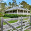 Отель Brokenback Vineyard Cottage, фото 17