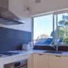 Отель Sun-Drenched 1 Bed Studio Apt Newtown Parking, фото 7