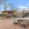 Отель Lovebirds Getaway 3 Bedroom Home by RedAwning, фото 13