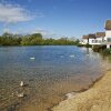 Отель Pet-friendly lakeside house on Spring Lake in the Cotswold Water Park, фото 14