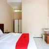 Отель RedDoorz Plus near Stadion Wijaya Kusuma, фото 20