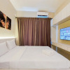 Отель Relaxing And Homey Studio Room Sky House Bsd Apartment, фото 2