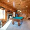 Отель Mountain Paws Retreat 5 Bedroom Home with Hot Tub, фото 1
