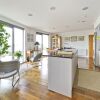 Отель Superb Apartment With Terrace Near the River in Putney by Underthedoormat, фото 5